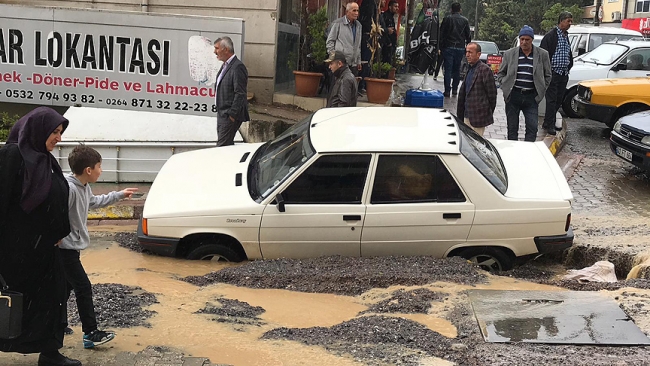 Sakarya ve Kocaeli'de sağanak yağış sele yol açtı